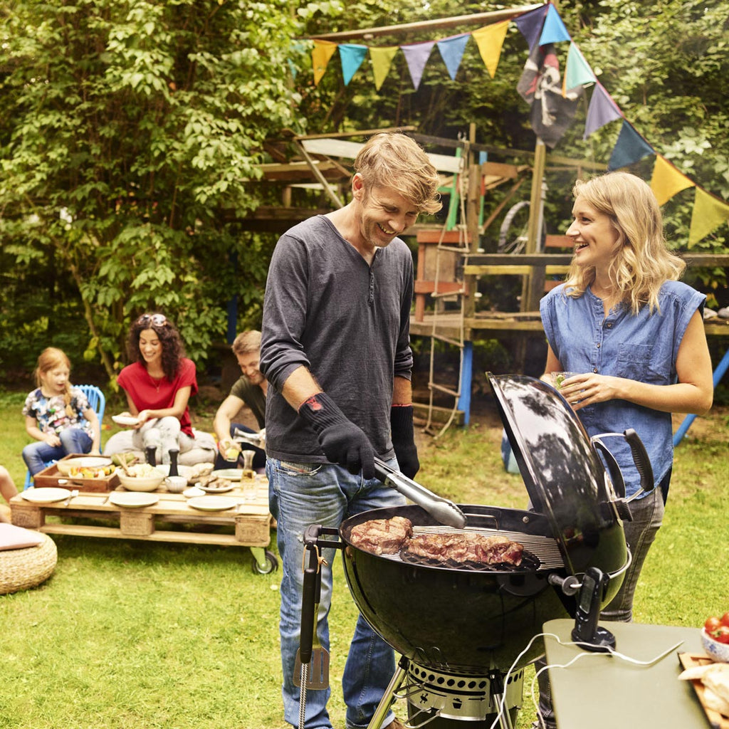 Weber Master Touch E-5750 57cm Charcoal BBQ - Black - Free Weber Rapidfire Chimney Charcoal Starter Set Included